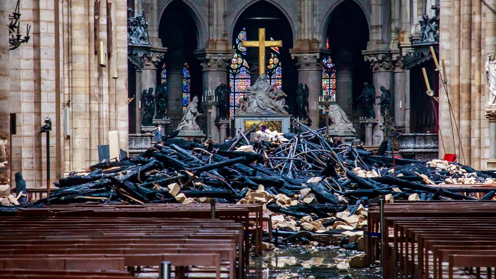 Image result for Lâincendie de Notre-Dame de Paris