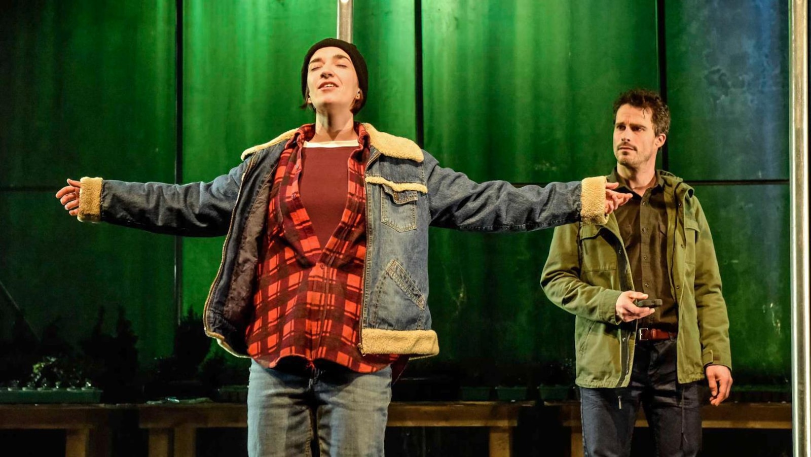 Pièce De Théâtre Adaptée Au Cinéma La pièce de théâtre Dehors adaptée pour la télévision | ICI Radio-Canada.ca
