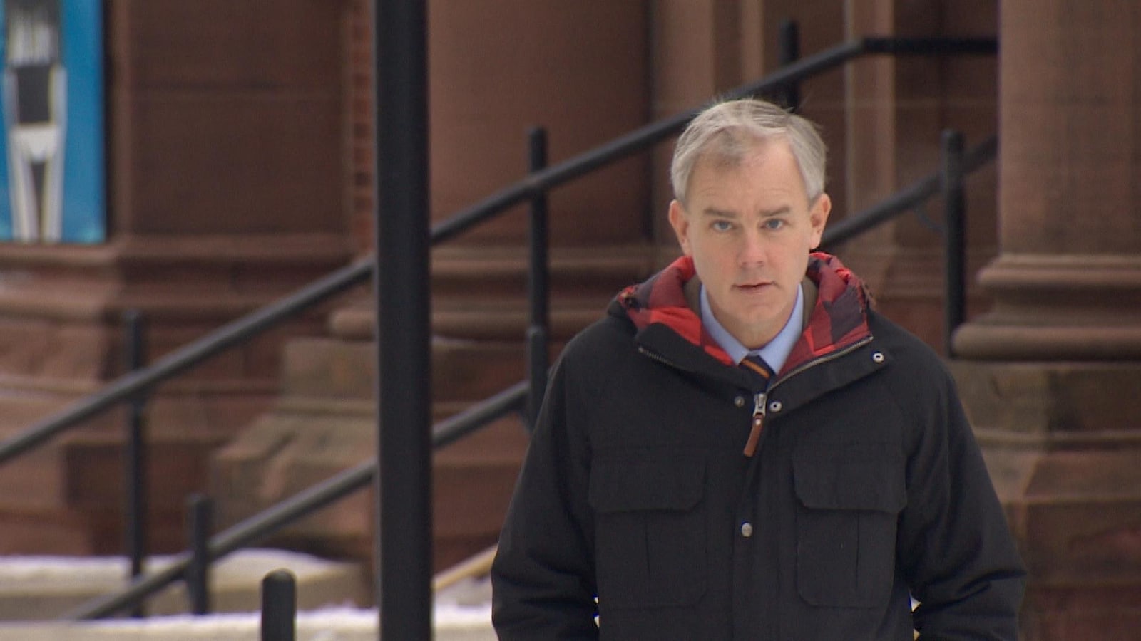 Dennis Oland devant le palais de justice de Saint-Jean, le 8 janvier 2019.
