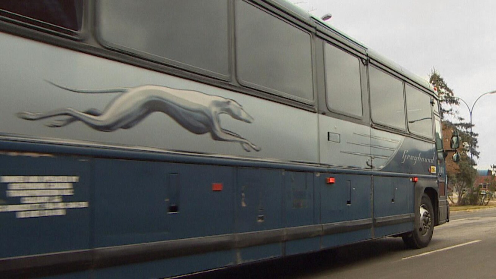 Un bus Greyhound quitte la gare routière de Regina.
