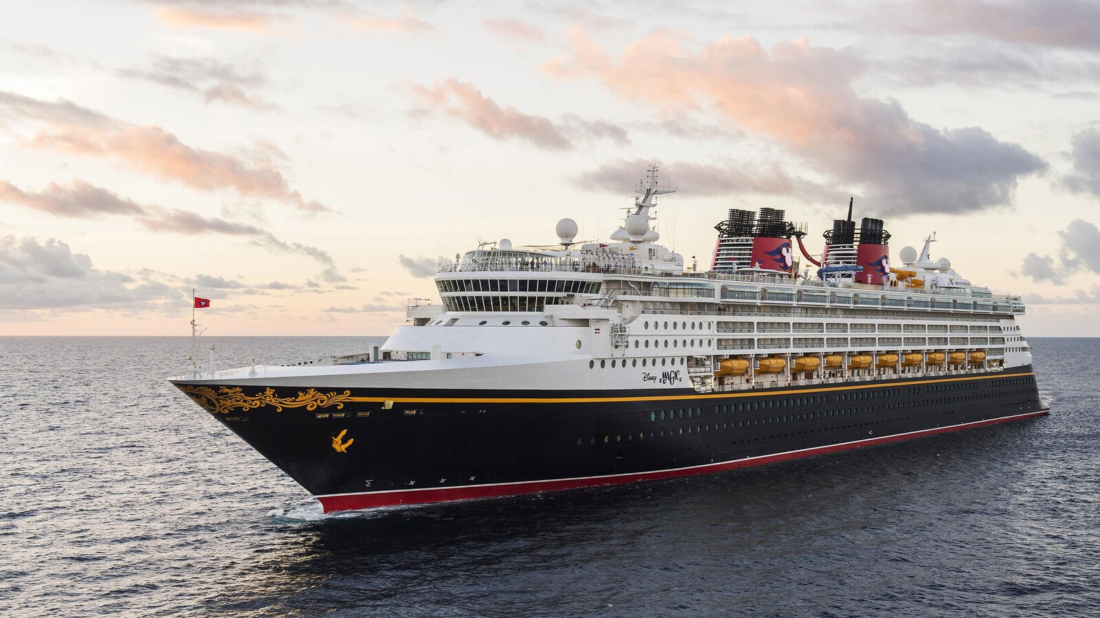 Le navire de Disney sur l'eau