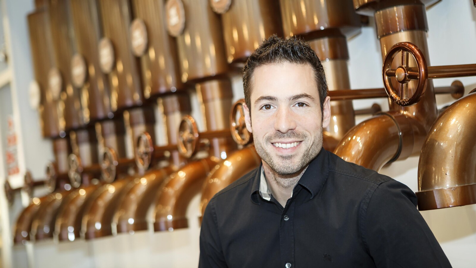 L’entrepreneur Dominique Brown est dans une boutique de chocolat