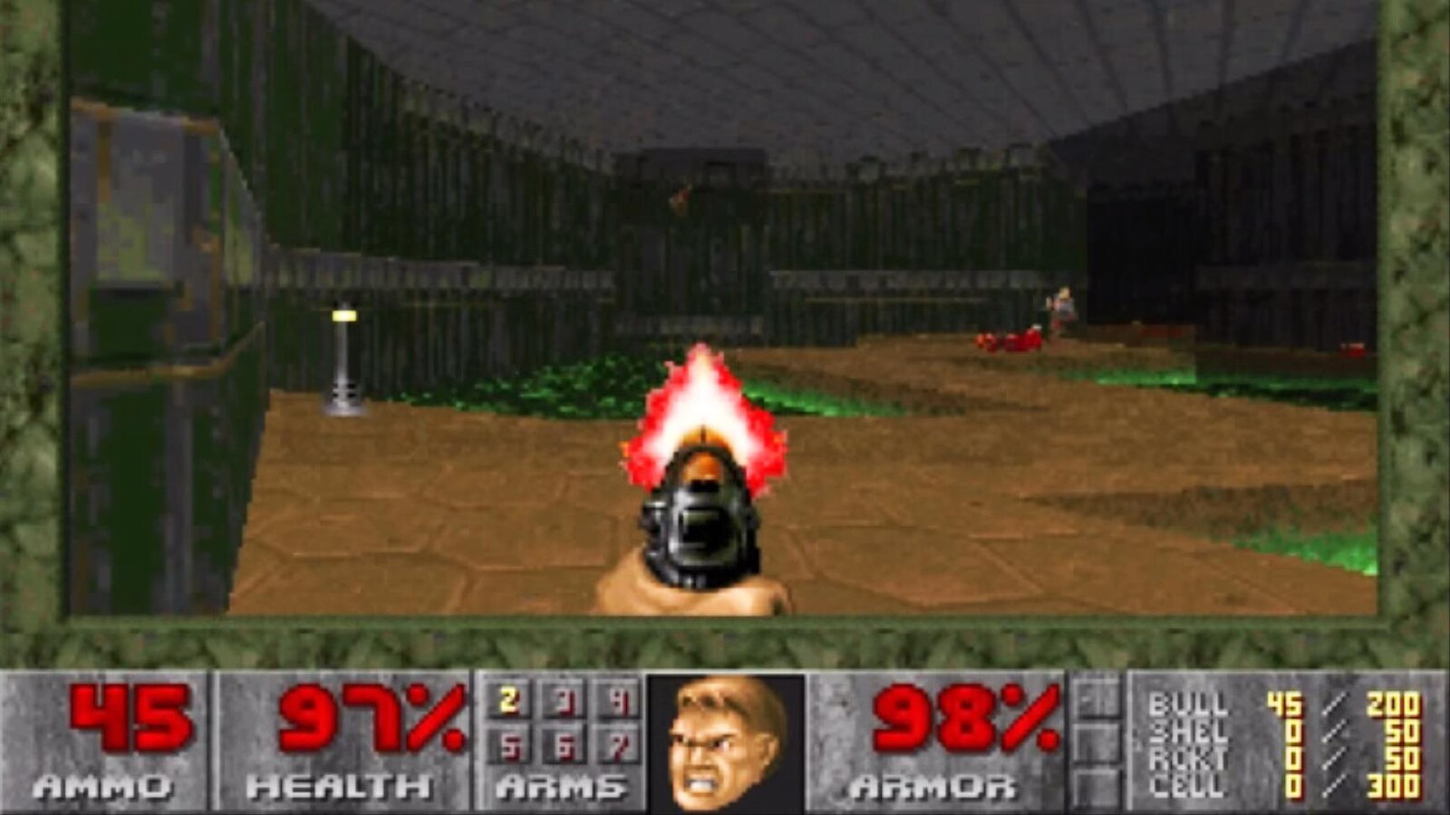 Une capture d'écran du jeu vidéo Doom montrant la main d'un homme tenant un pistolet en train de tirer sur des extraterrestres.