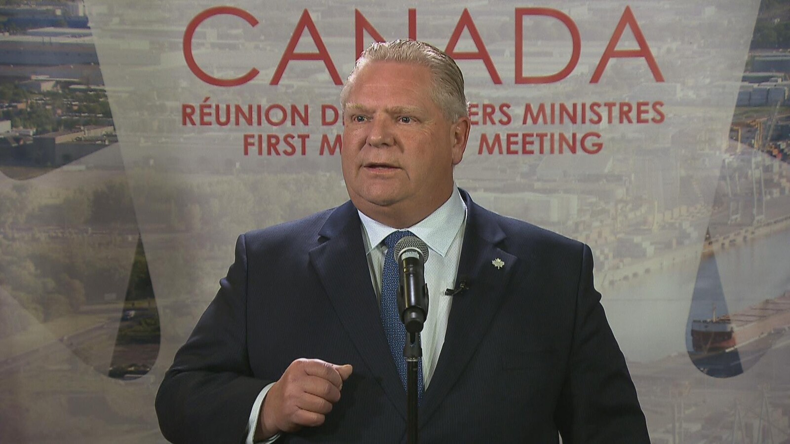 Doug Ford au micro après la réunion des premiers ministres