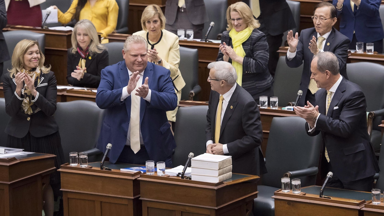 Le premier ministre Doug Ford s'est porté à la défense de Vic Fedeli, qui présentait son énoncé économique.