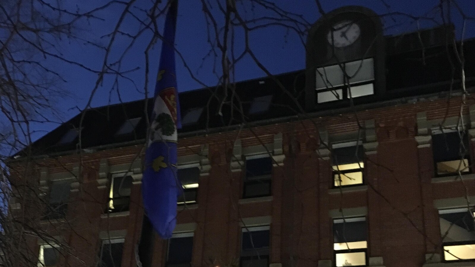 Le drapeau vice-royal flottait mercredi soir devant l’Assemblée législative de l’Île-du-Prince-Édouard, signe que la session parlementaire allait bientôt prendre fin.