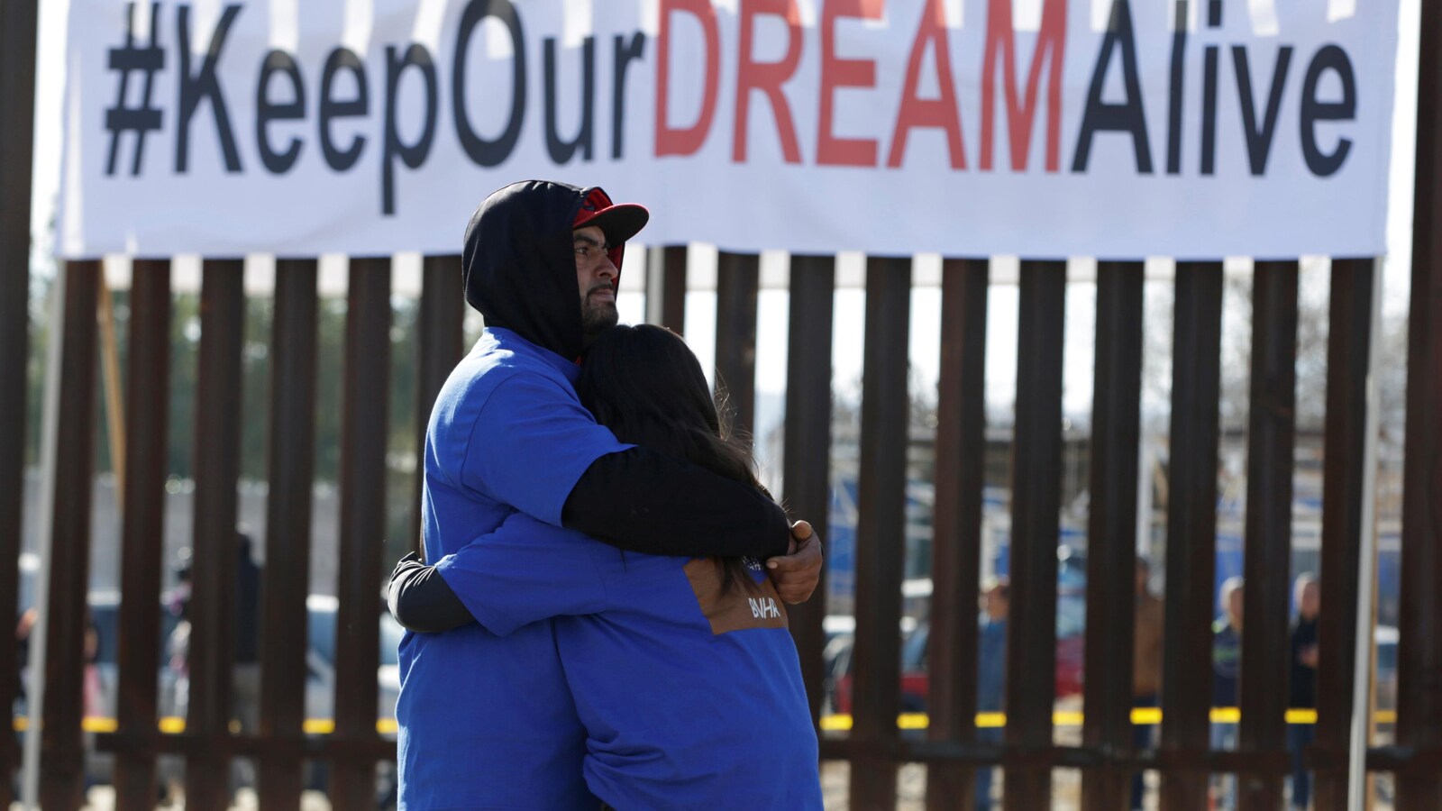 Le 10 décembre 2017, à Sunland Park, aux États-Unis, en face de la ville mexicaine de Ciudad Juarez, au Mexique, lors de la réunion binationale «Keep Our Dream Alive» à une nouvelle section du mur frontalier entre les États-Unis et le Mexique.