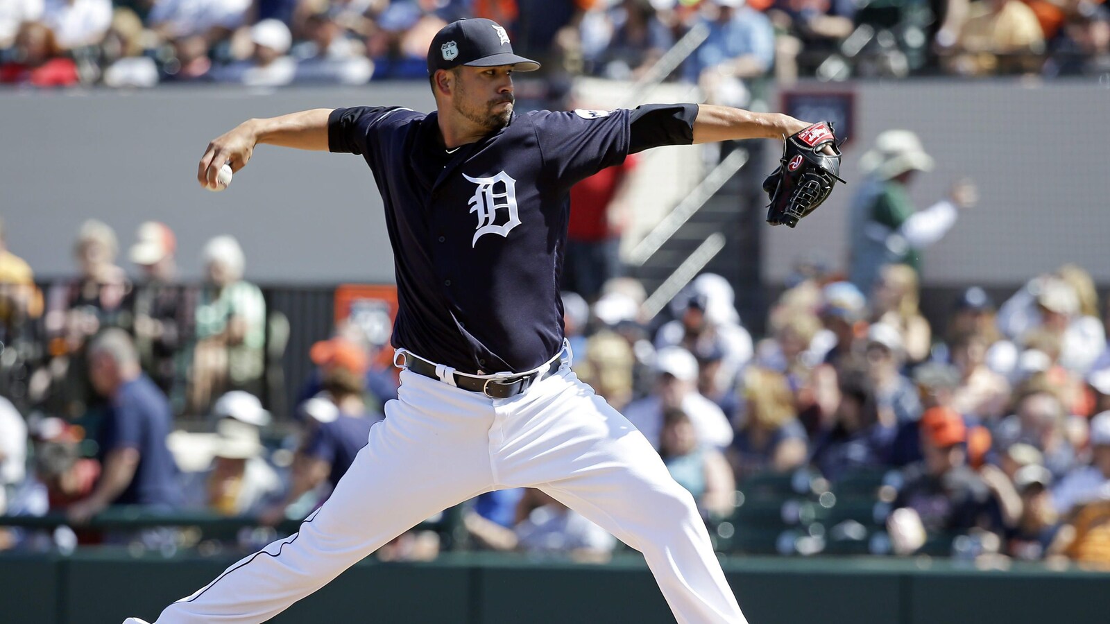 Dustin Molleken s’apprête à effectuer un lancer lors d’un match préparatoire opposant les Tigers de Detroit aux Orioles de Baltimore le 6 mars 2017 à Lakeland, en Floride.