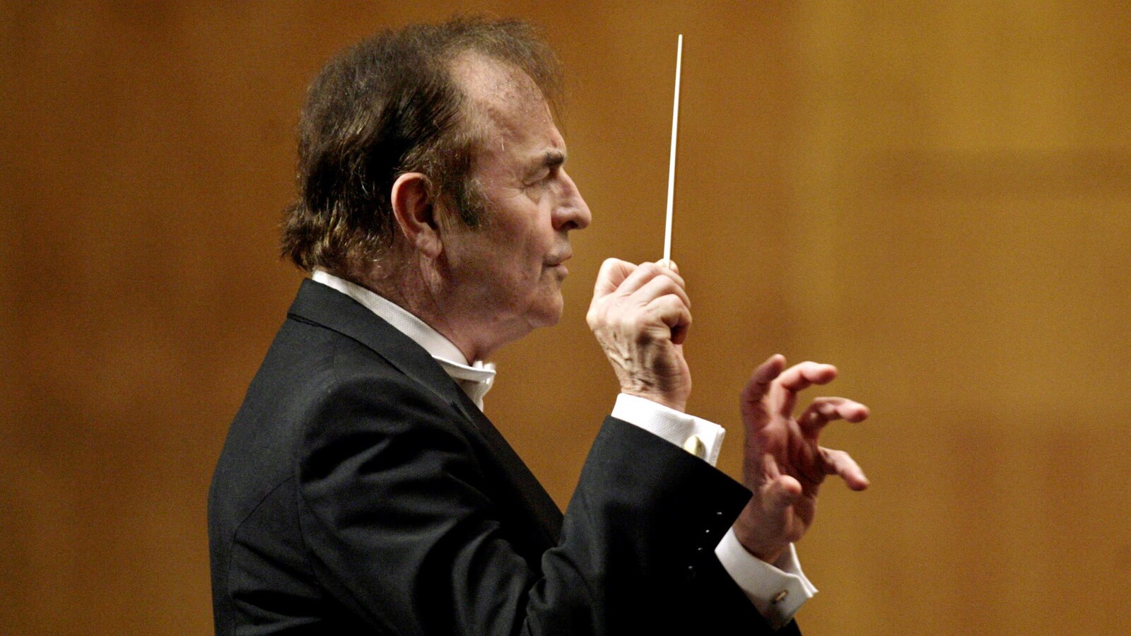 Charles Dutoit avec l'Orchestre philharmonique royal, le 29 août 2006.