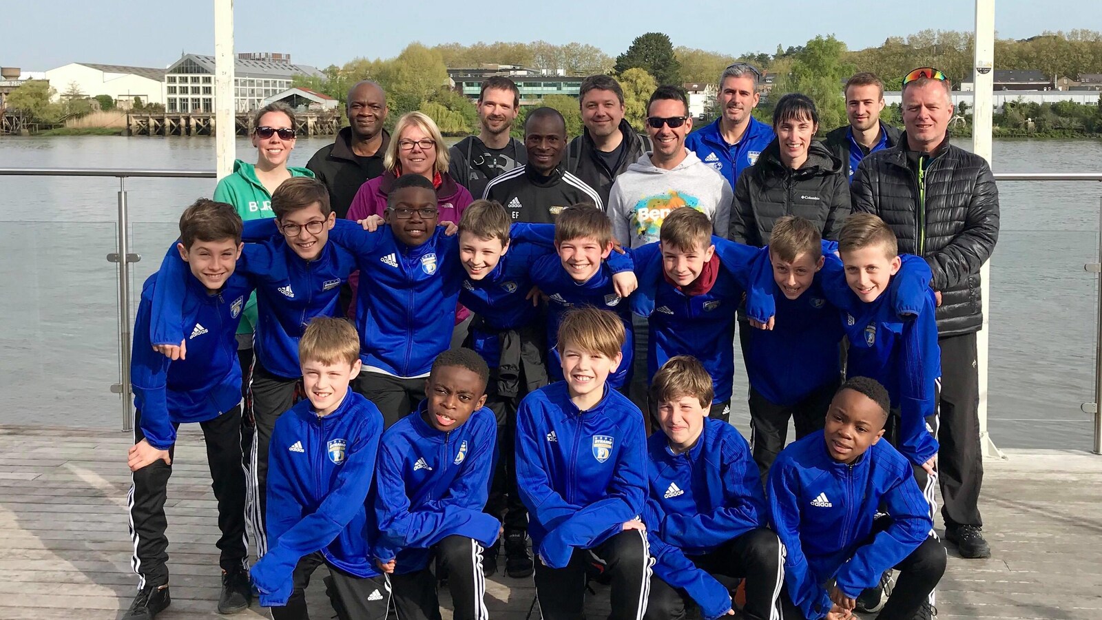 Les représentants du Dynamo de Québec, à Nantes, en compagnie de leurs parents pour participer au Mini Mondial Orvault