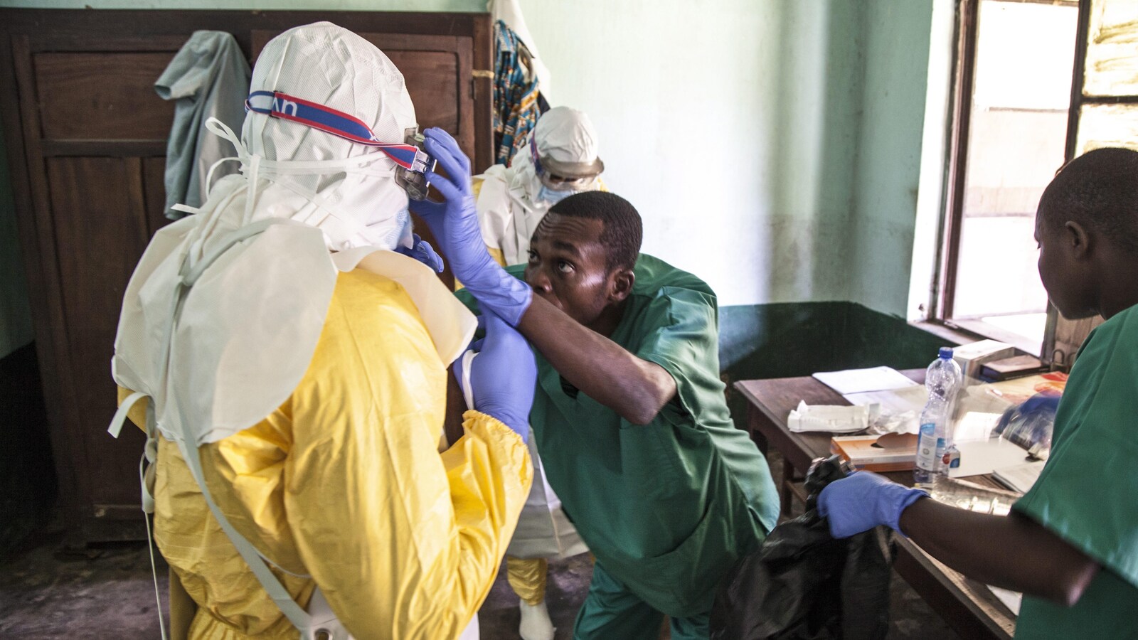 Médecins sans frontières dit que 514 personnes qui pourraient avoir eu des contacts avec des victimes infectées par le virus Ebola ont été placées en observation.