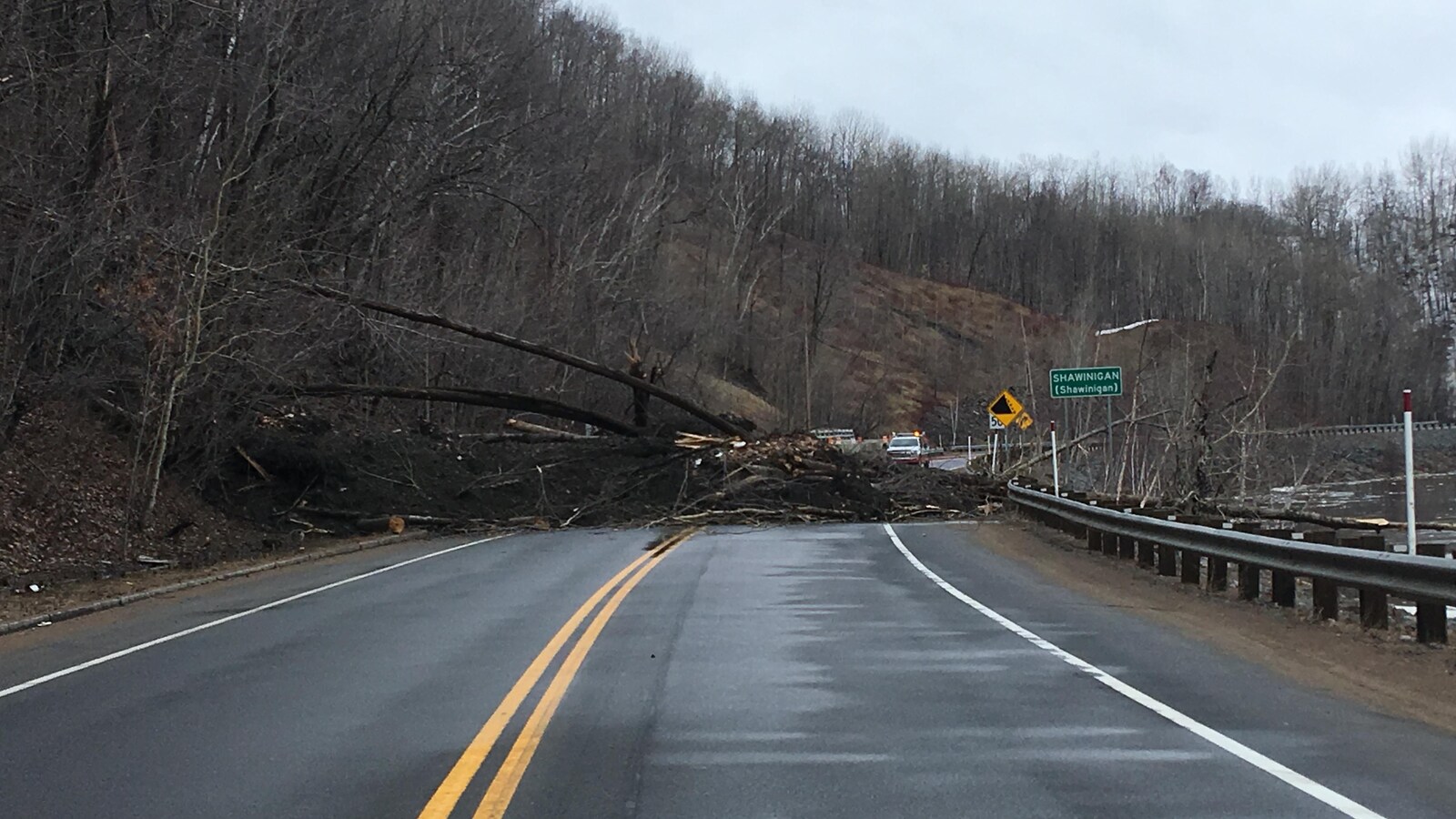 Un éboulement survenu samedi matin bloque la route 153 près de Shawinigan.