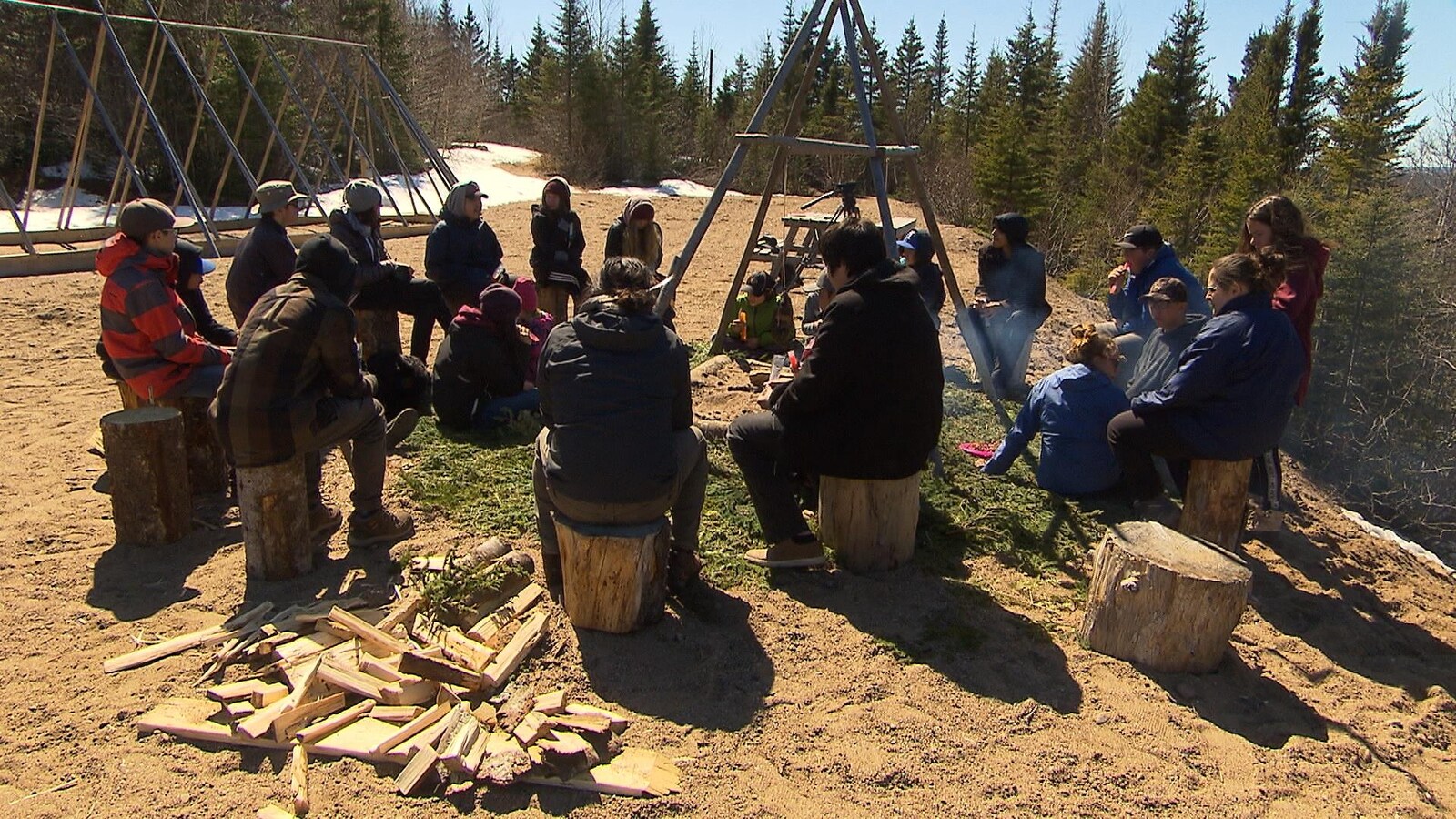 Une vingtaine d'élèves de l'école secondaire Monique-Proulx de Warwick ont fait un échange culturel à Uashat-Maliotenam.