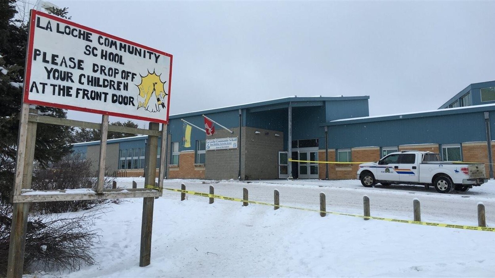 L'École communautaire de La Loche, en Saskatchewan, a été l'objet d'une fusillade mortelle le 22 janvier 2016.