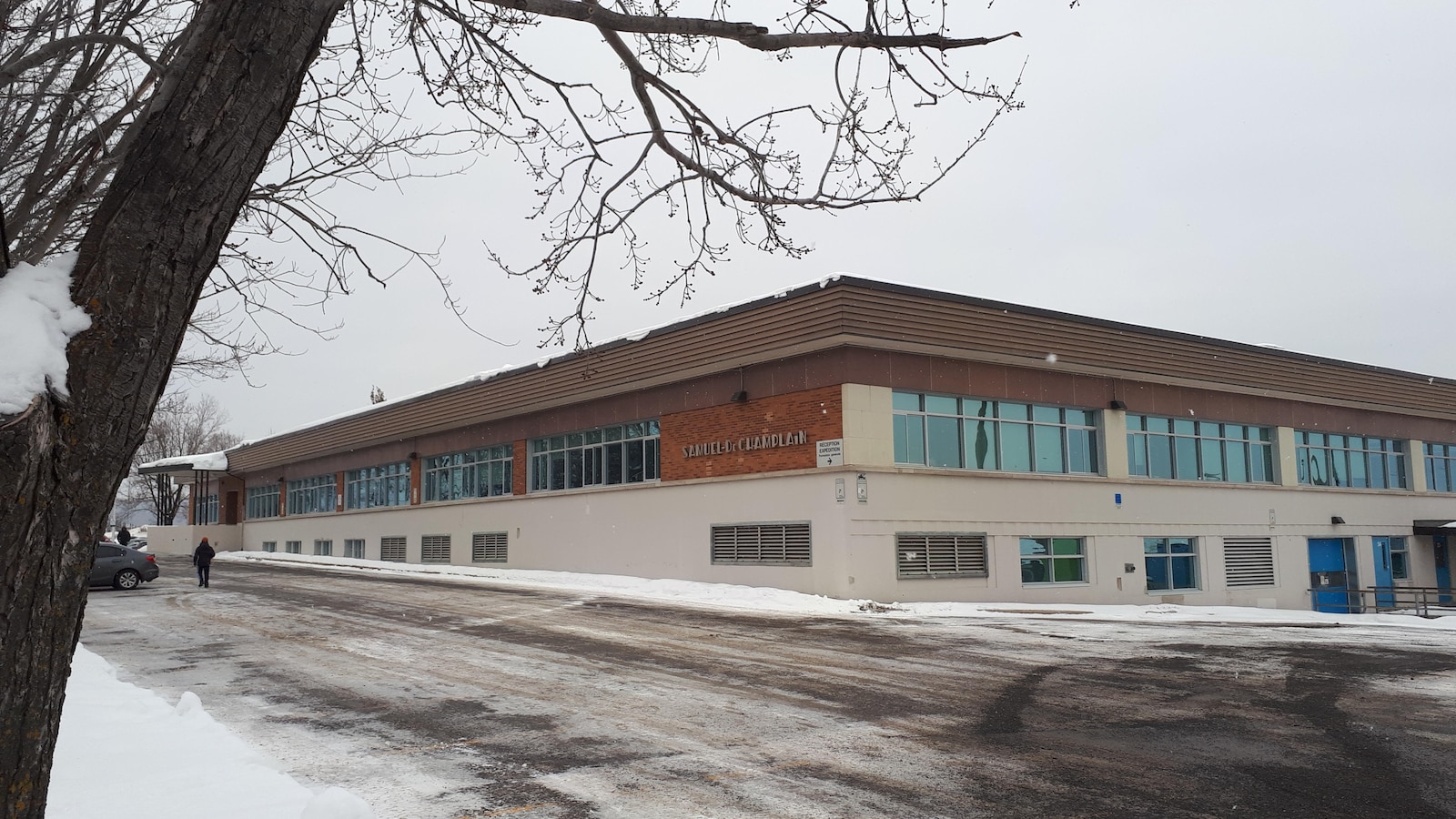 L’École secondaire Samuel-De Champlain photographiée en hiver