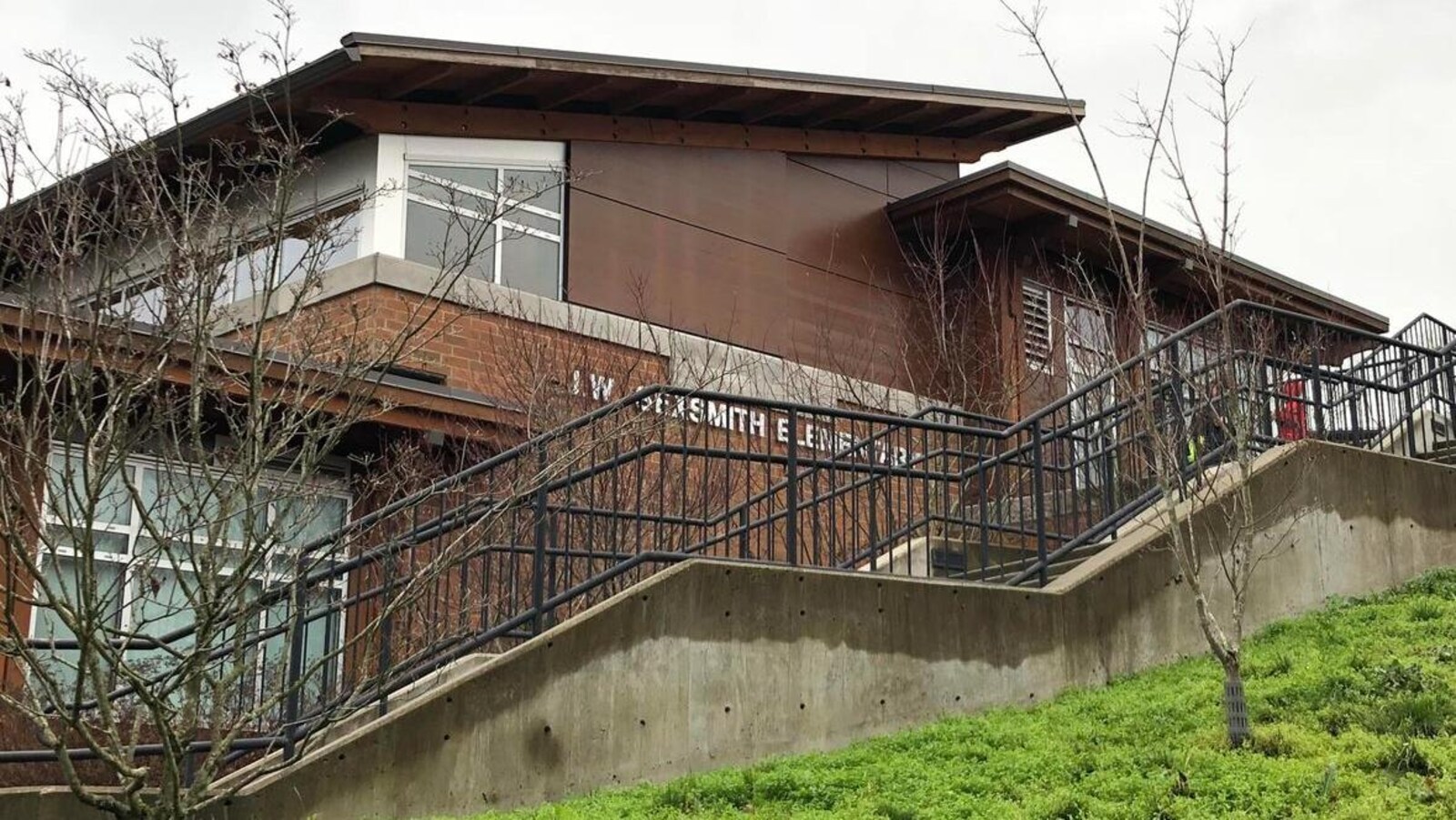 La devanture de l'École Sexsmith.
