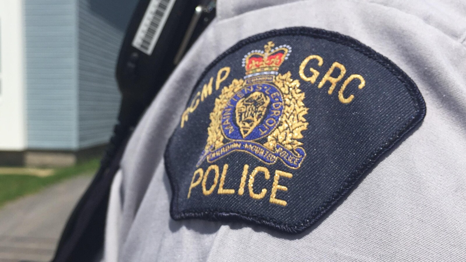 Écusson de la GRC sur un agent