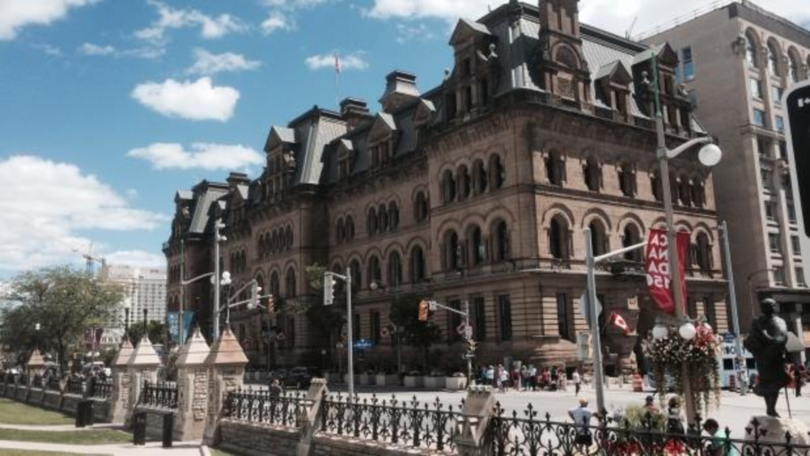 L'Édifice Langevin, situé 80, rue Wellington, dans le centre-ville d'Ottawa.