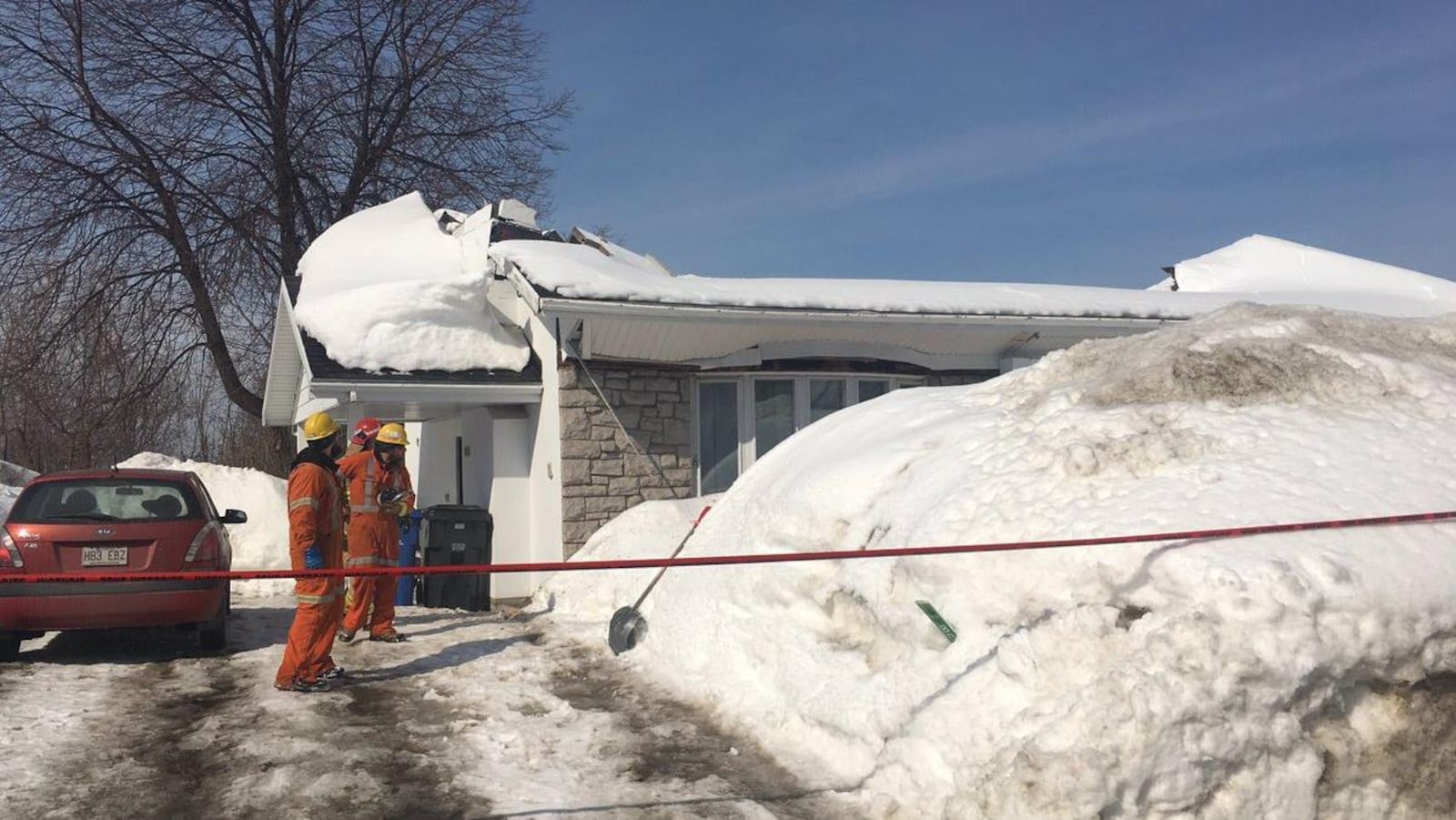 Le toit d'une résidence de Québec s'est effondré, jeudi midi.