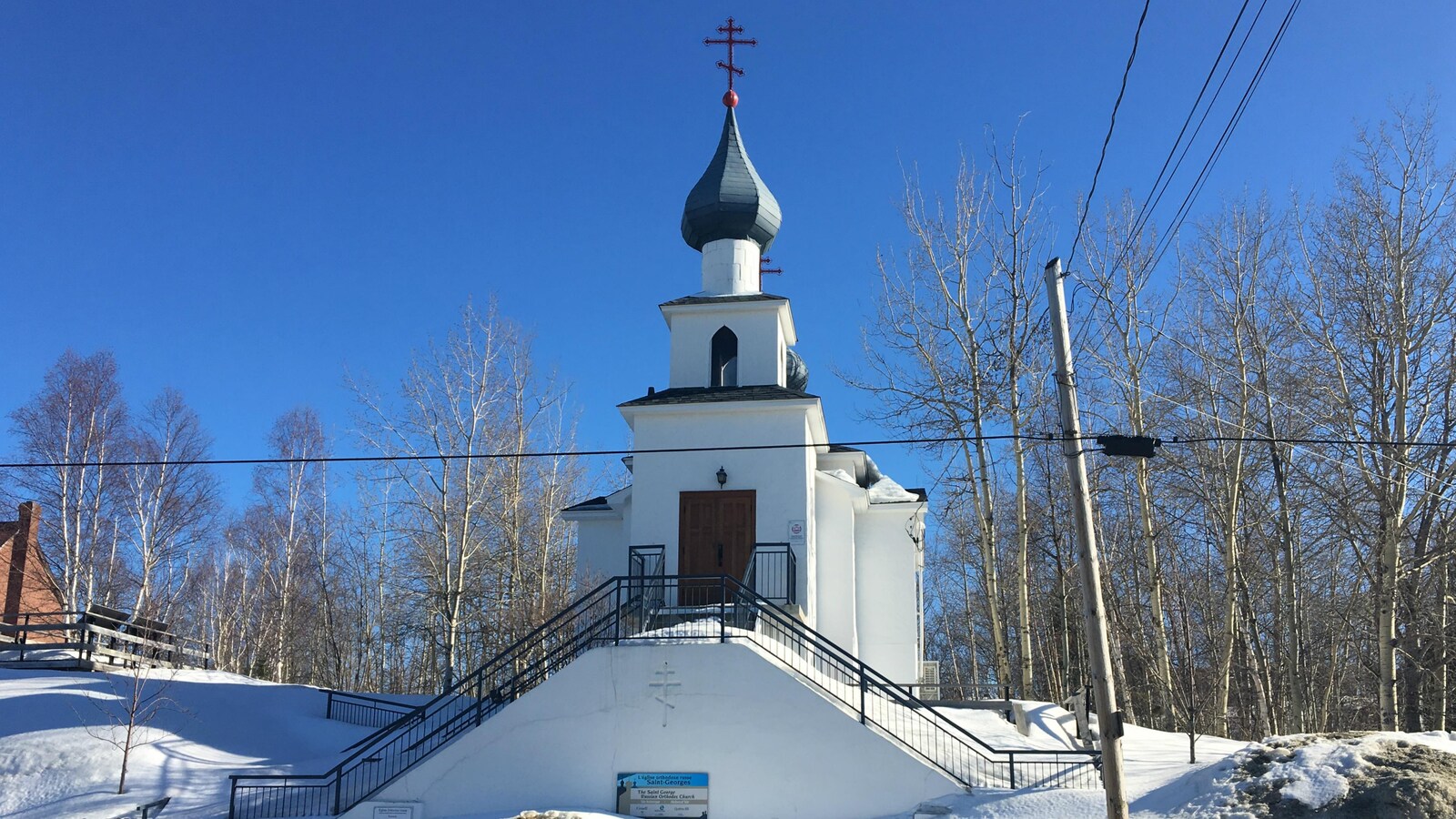 Une église orthodoxe russe, en hiver.