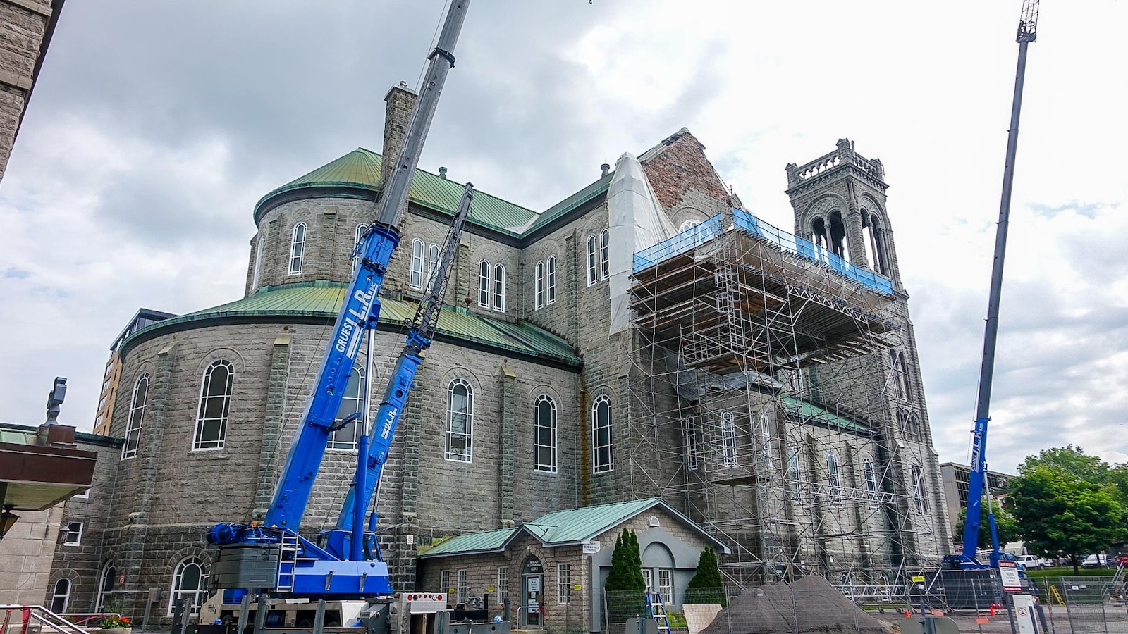 Une partie du mur de la façade ouest de l'église s'était effondrée en juillet dernier.
