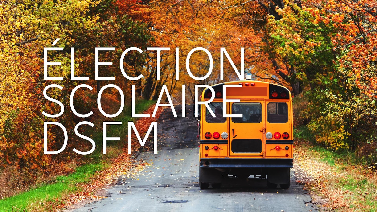 Un autobus scolaire dans un paysage d'automne.