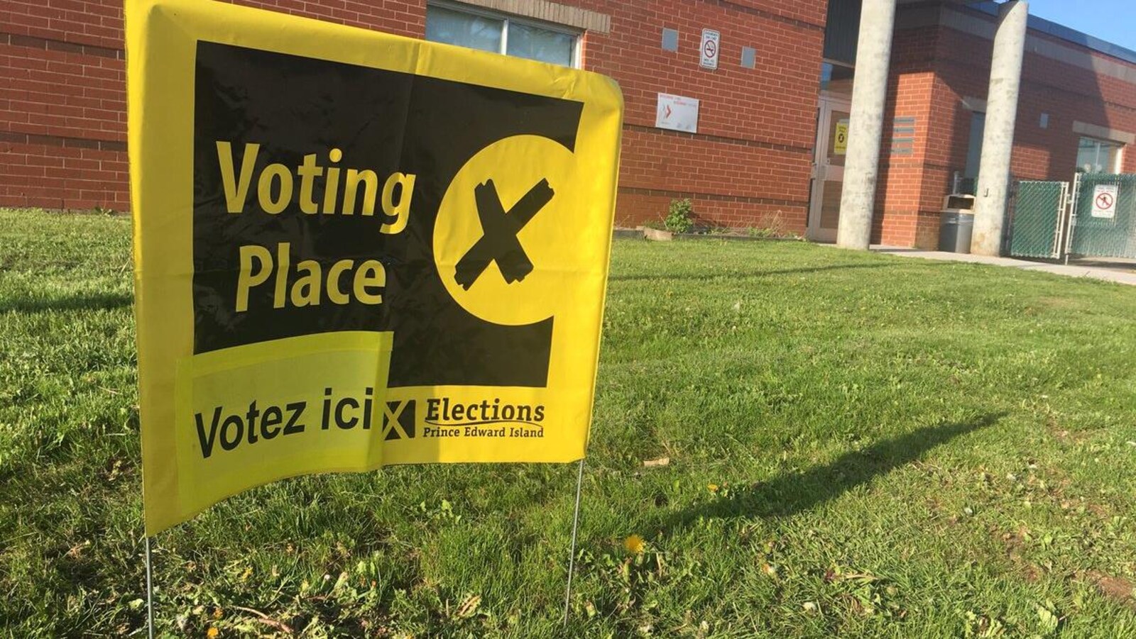 Affiche indiquant où voter.