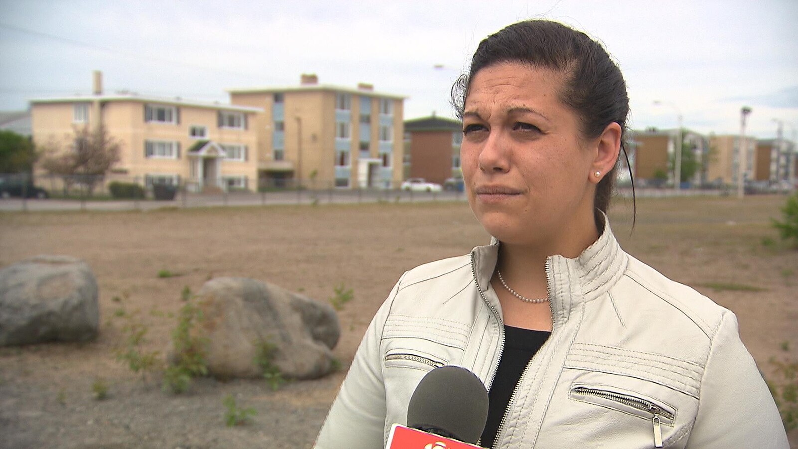 Élisabeth Chevalier lors d'une entrevue donnée à Radio-Canada alors qu'elle était conseillère municipale du district de Sainte-Marguerite.