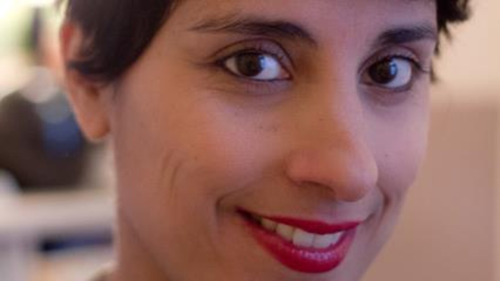 Portrait de la poète et slammeuse Elkahna Talbi, alias Queen Ka