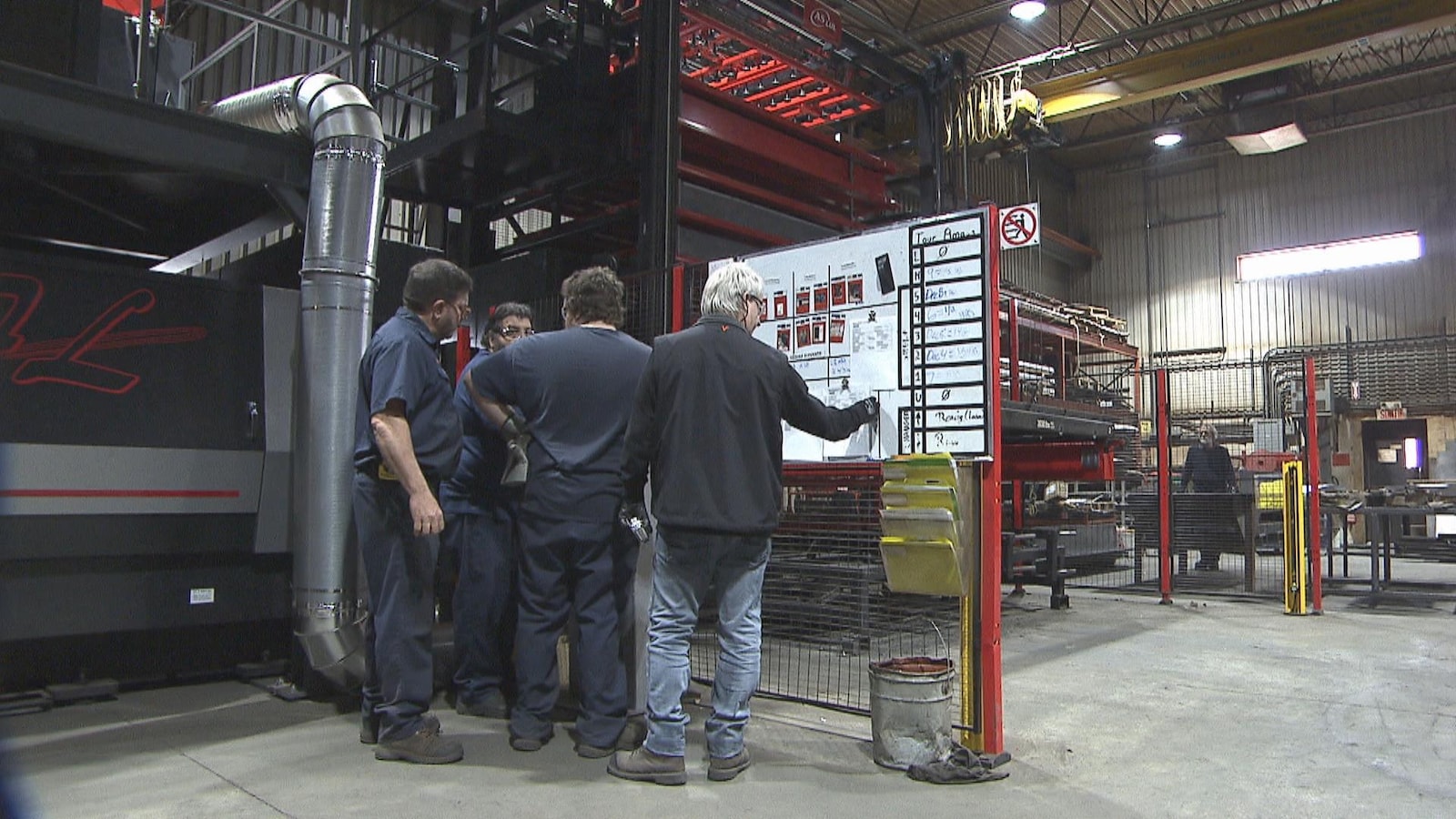 Un groupe d'employés dans l'usine de Valmétal