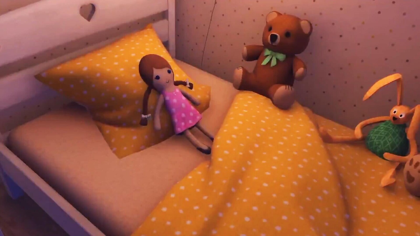 Une capture d'écran de l'application Enter the Room montrant une poupée d'une petite fille portant une robe rose à pois blancs posée sur le lit défait d'un enfant.