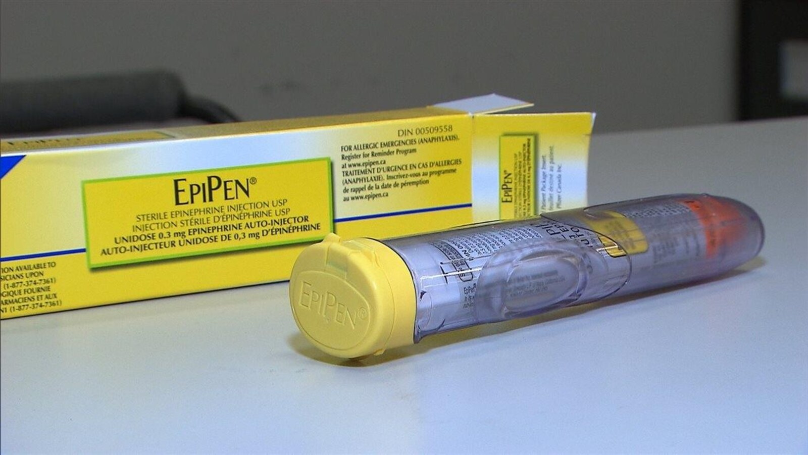 Un auto-injecteur d'épinéphrine de type EpiPen