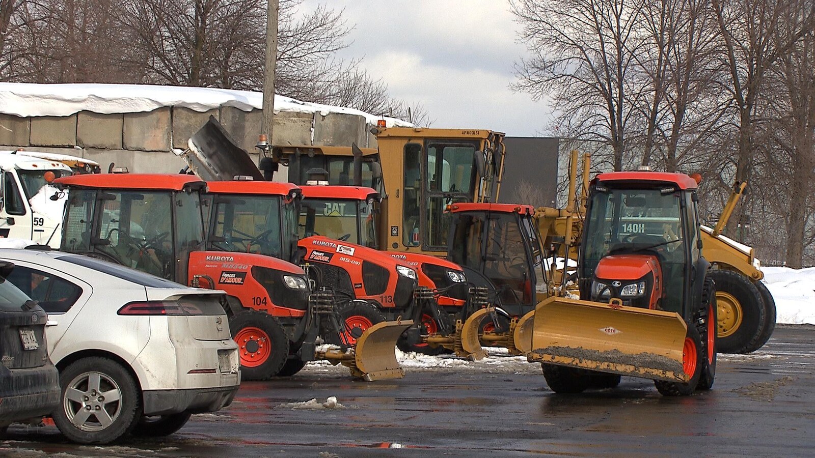 Équipement de déneigement de l'entreprise Pavages d'Amour