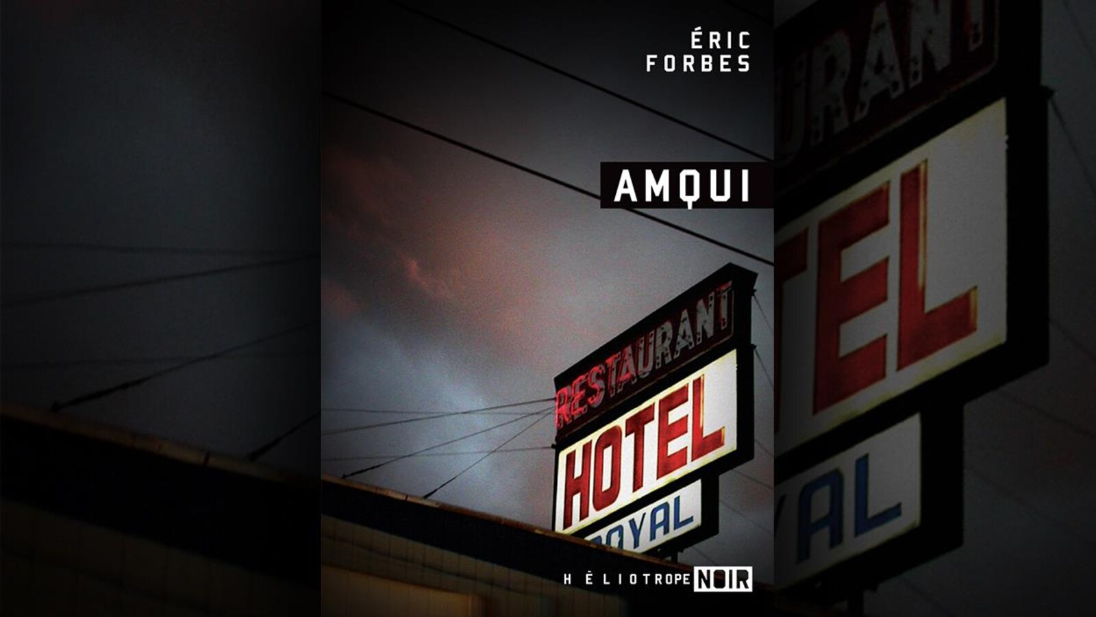 La couverture du livre « Amqui » présente la photo de l'enseigne lumineuse de l'Hôtel Restaurant Royal, prise en contre plongée.