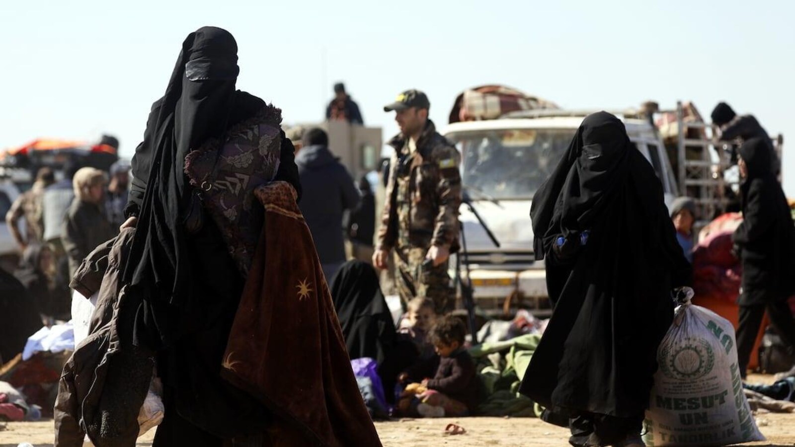 Le conflit entre les Forces démocratiques syriennes et le groupe armé État islamique a poussé les civils à fuir Baghouz.