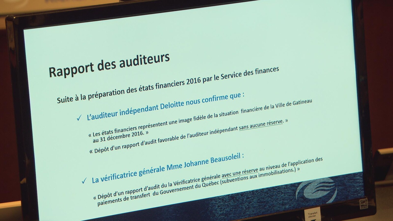 Un écran d'ordinateur montre que les vérificateurs ont approuvé les états financiers 2016 de la Ville de Gatineau.