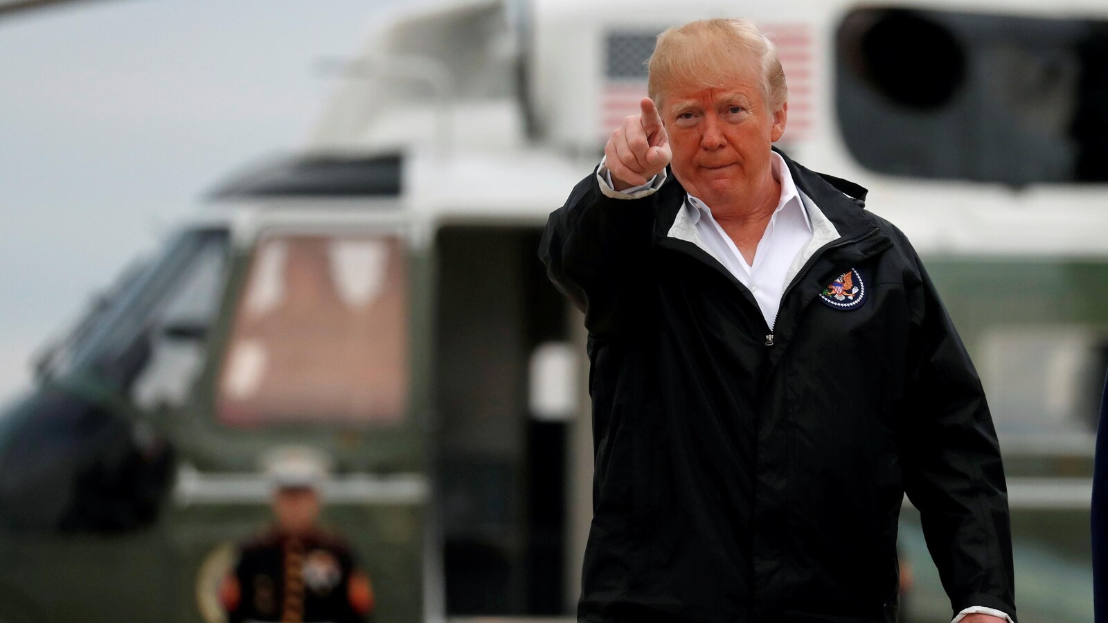 Le président américain devant son hélicoptère officiel
