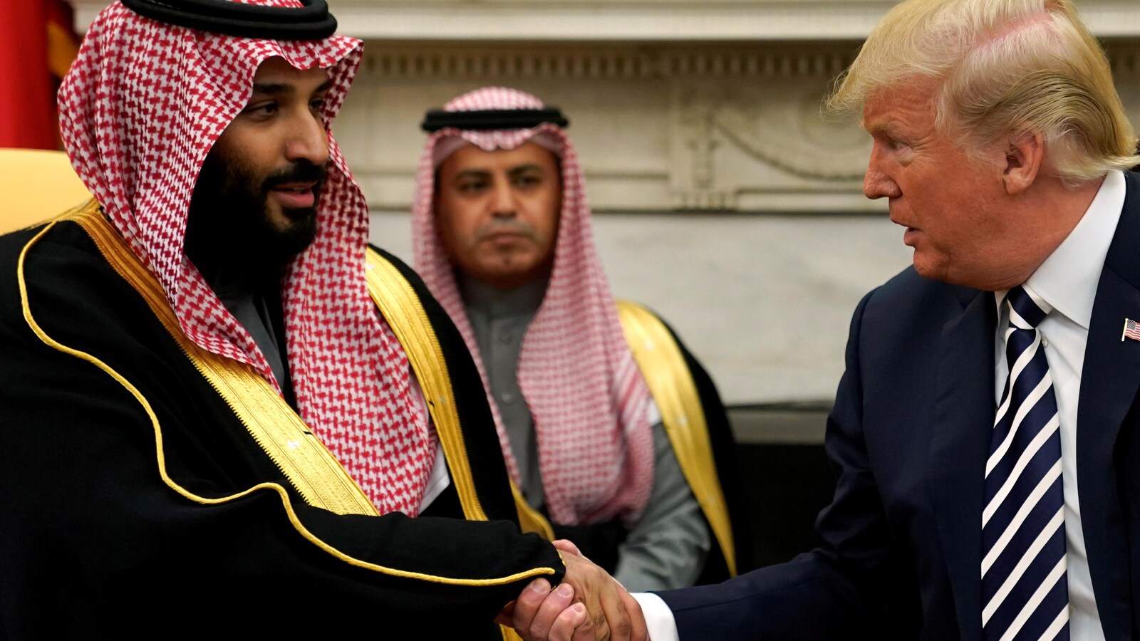 Le président Donald Trump (droite) et le prince héritier saoudien Mohammed ben Salmane (gauche) à la Maison-Blanche