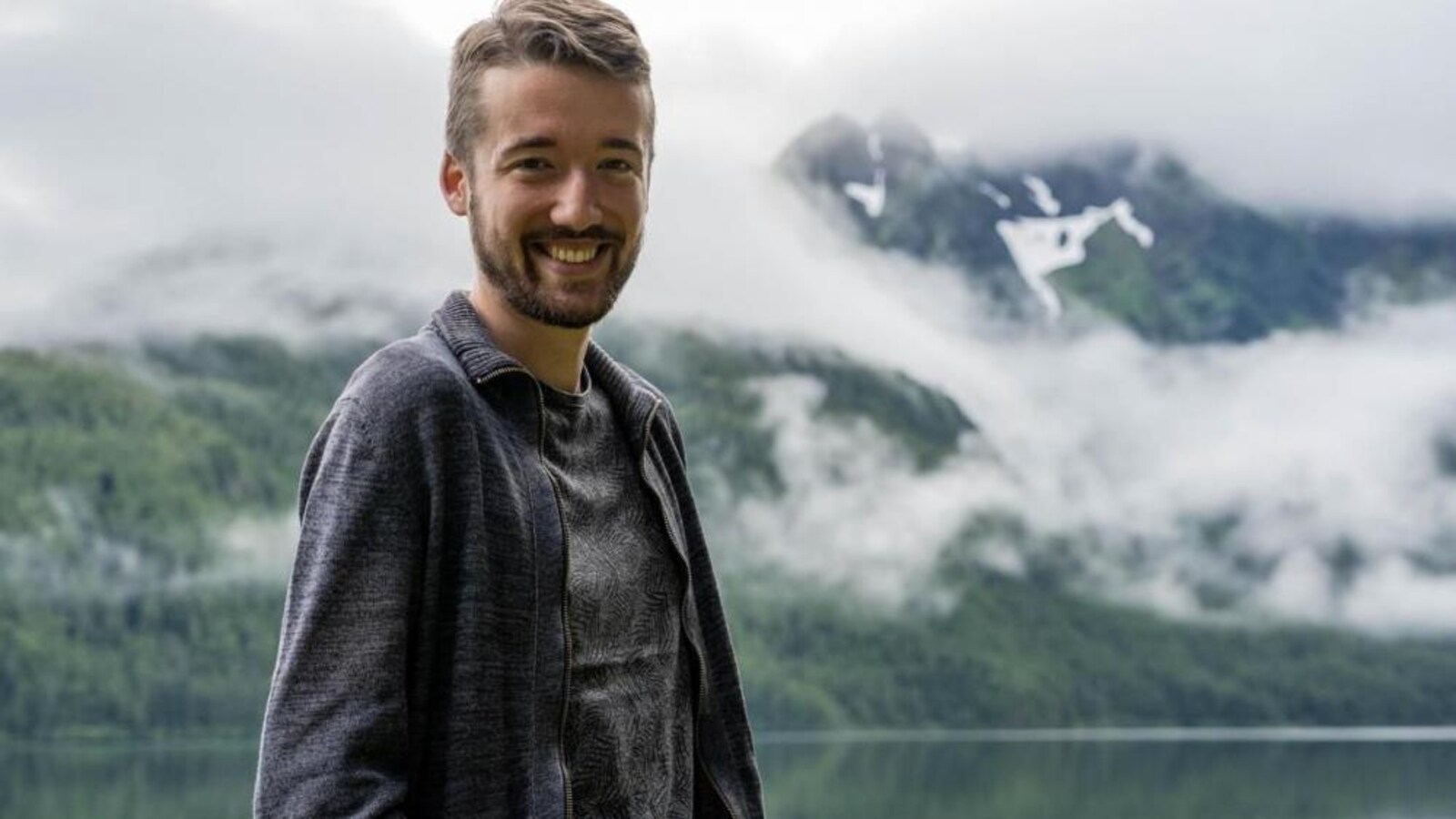 Guillaume Leduey est chercheur en linguistique, et spécialiste de la langue des Eyaks, un peuple autochtone de l'Alaska.