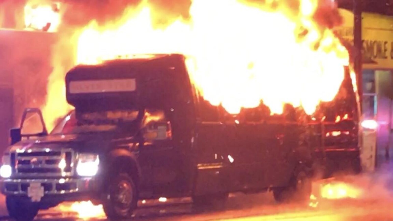 Un bus en feu