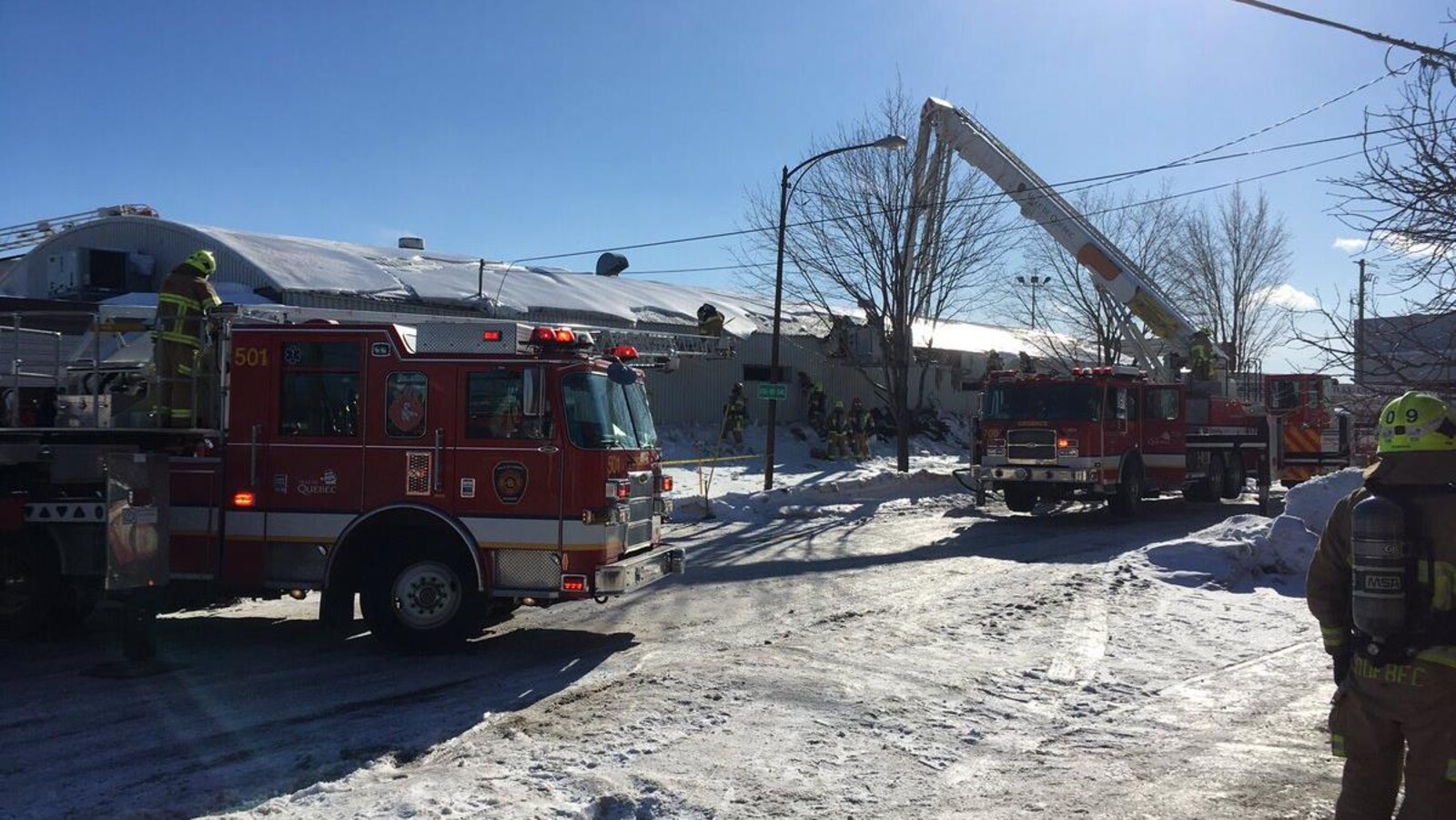 Une soixantaine de pompiers combattaient le brasier
