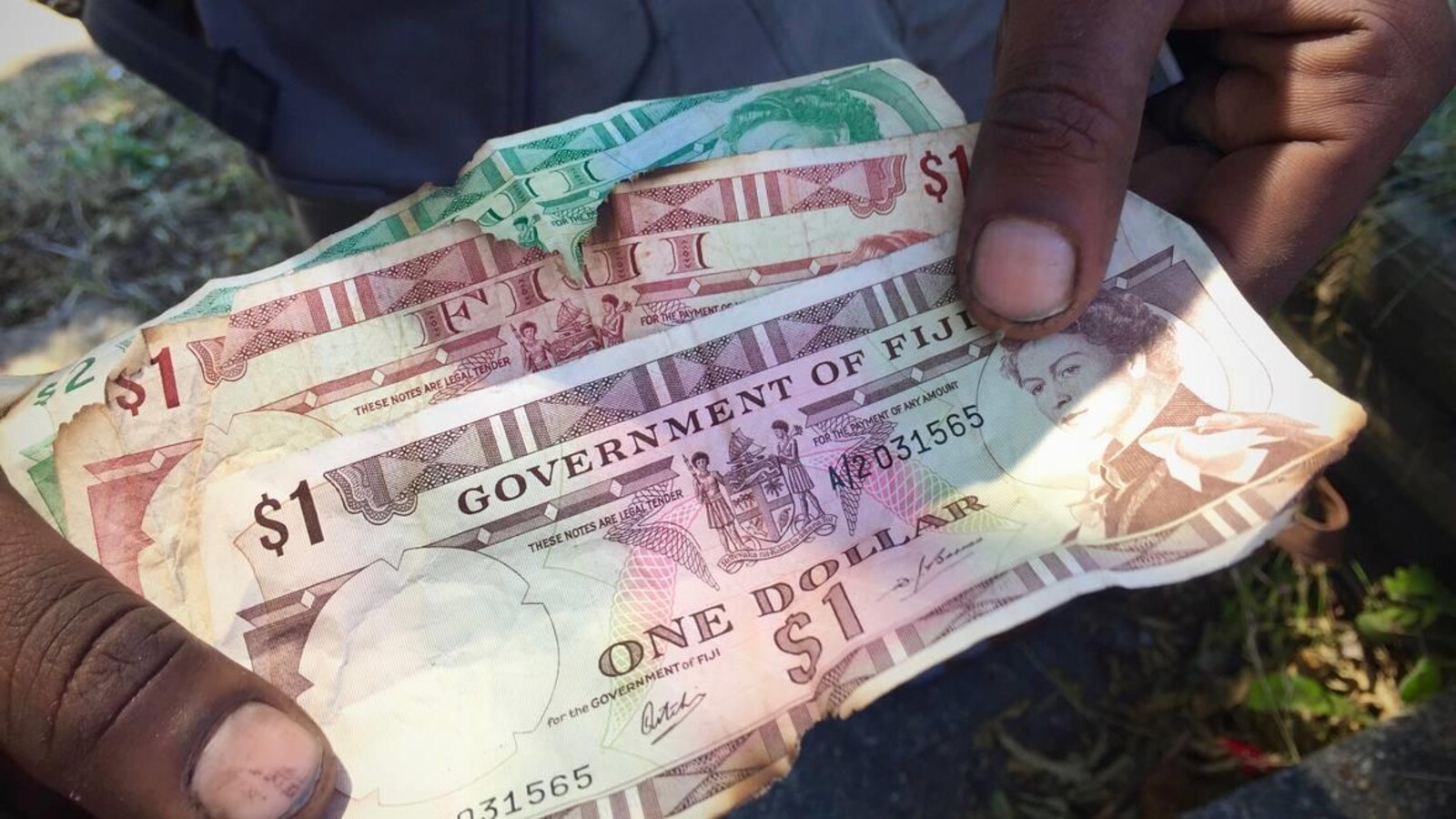 Des billets de 1 $ et de 2 $ en provenance de Fidji.