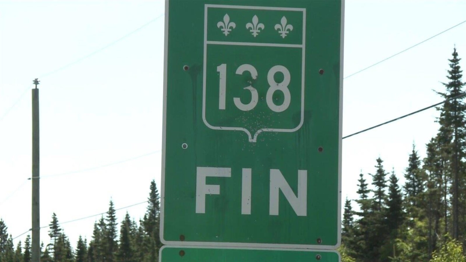 Panneau routier indiquant la fin de la route 138