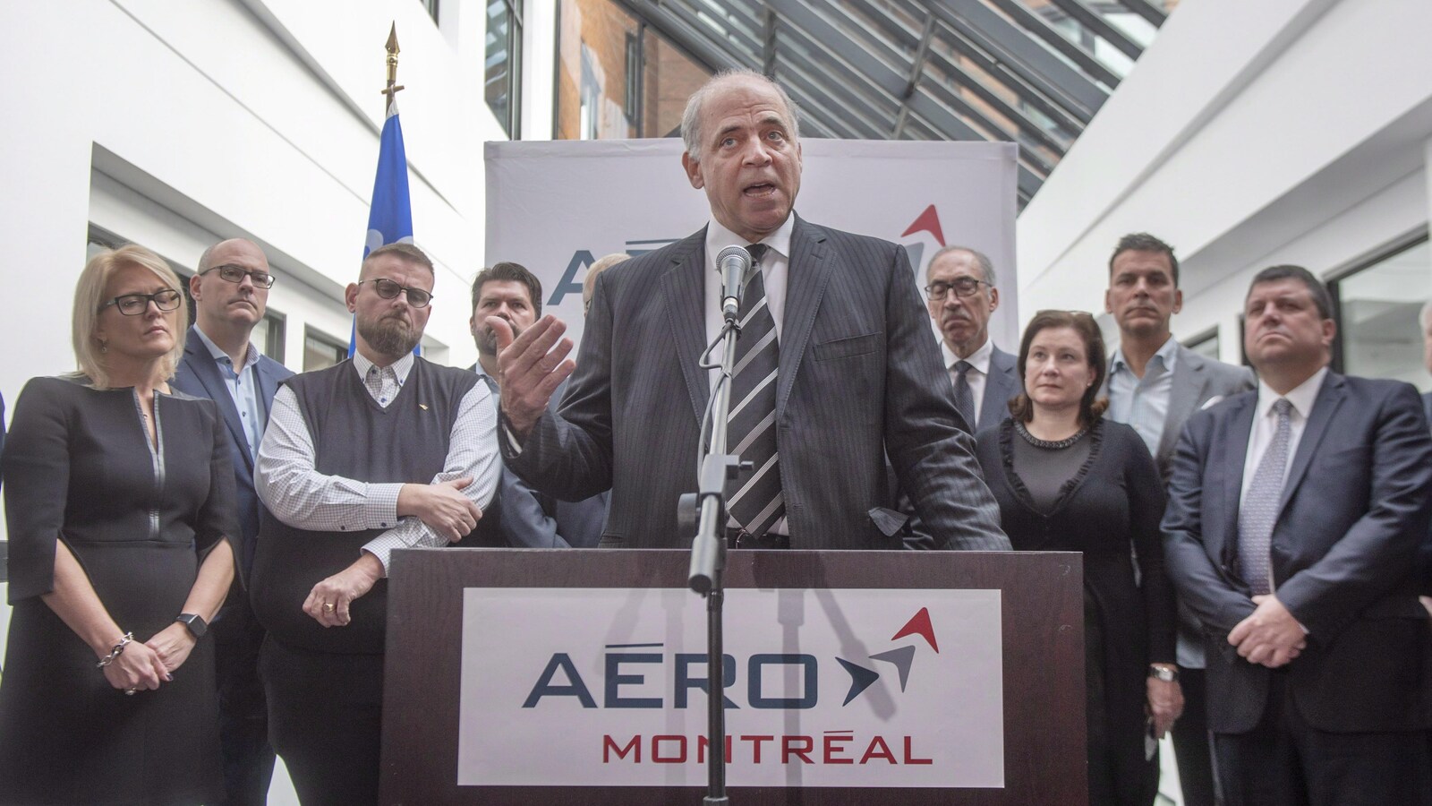 Un point de presse dans les locaux d'Aéro Montréal.