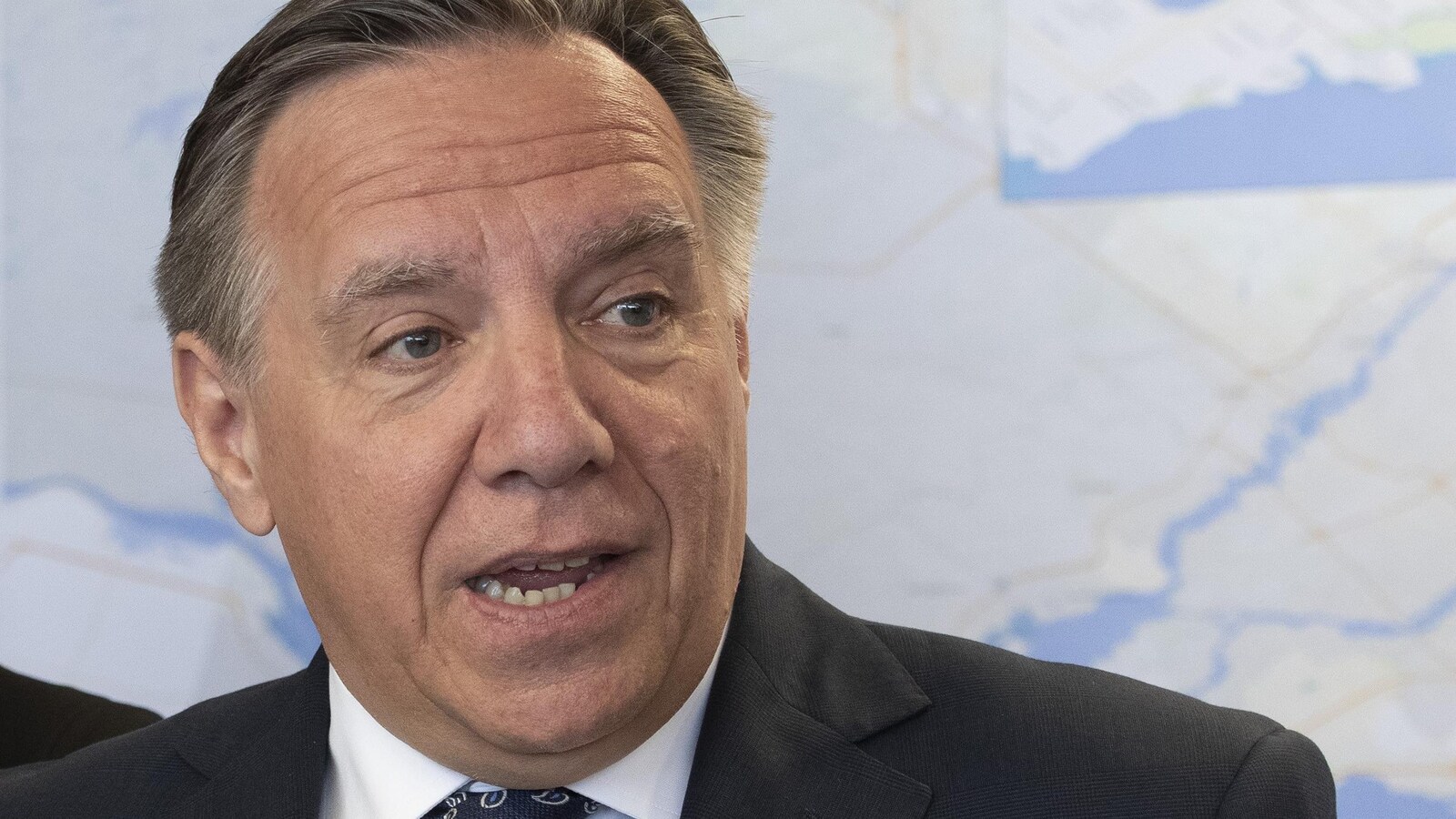 Plan rapproché de M. Legault.