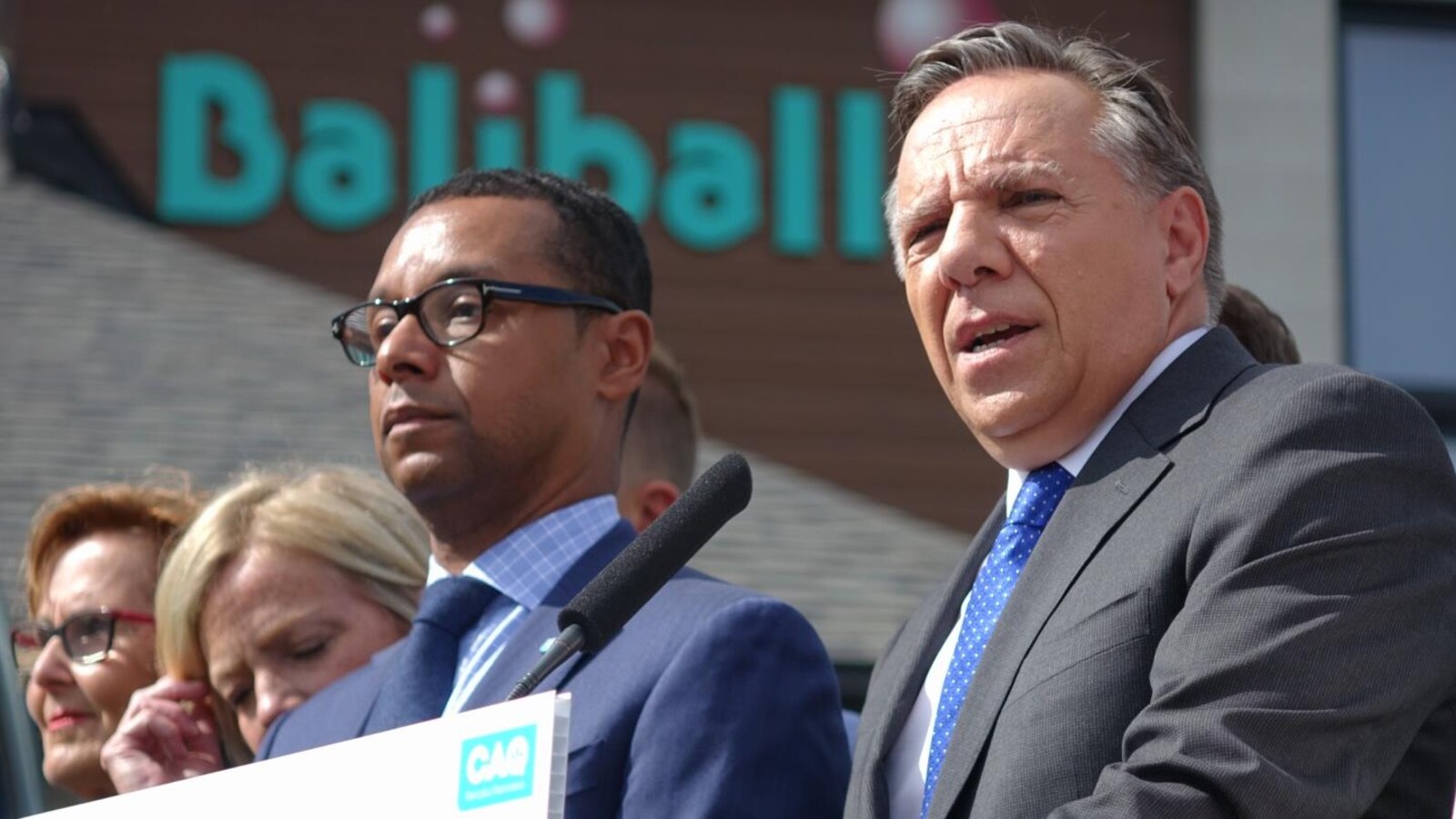 François Legault et des candidats