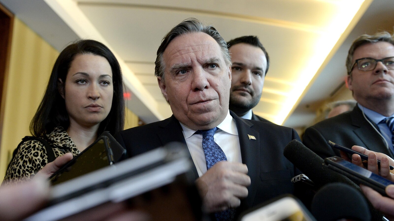 Le premier ministre François Legault répond aux questions des journalistes avant le caucus de la Coalition avenir Québec à Gatineau.