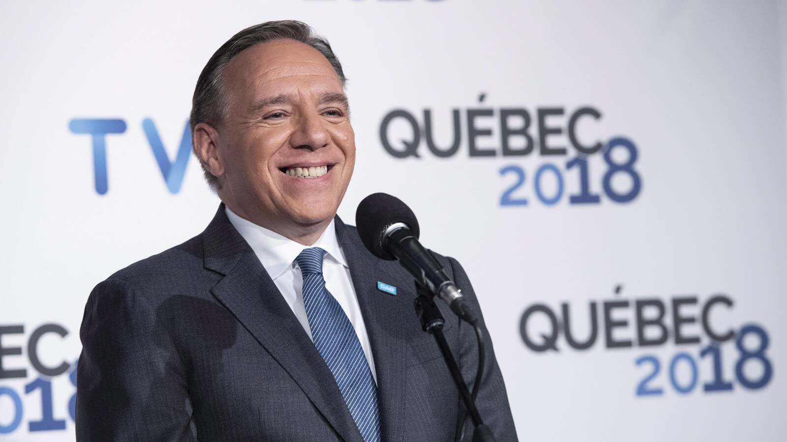 Le chef de la CAQ au micro.