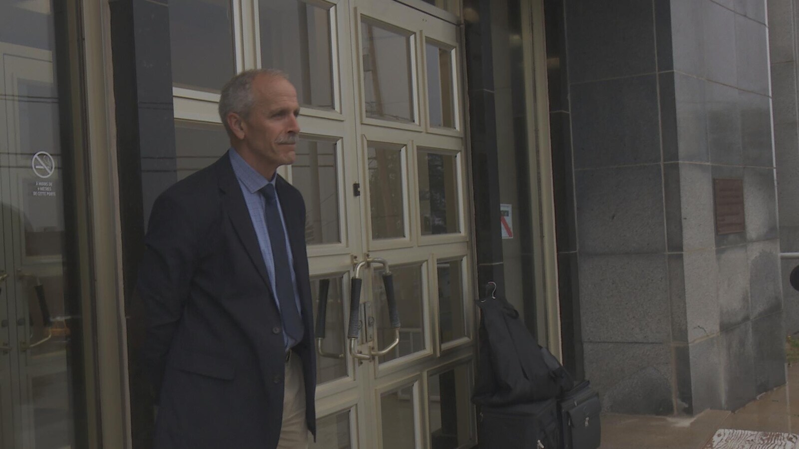 Le maire de Ristigouche-Sud-Est, François Boulay, à sa sortie du palais de justice de New Carlisle.