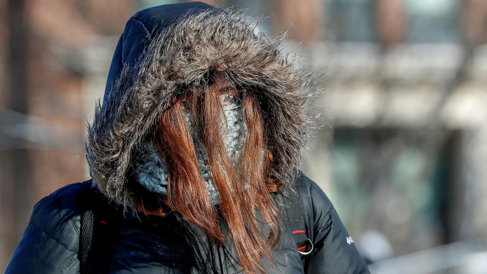 Une étudiante de Minneapolis habillée en prévision du froid polaire.